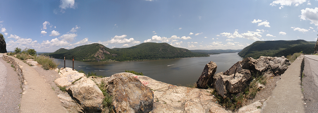 180 degree view of Hudson River from base of Storm King